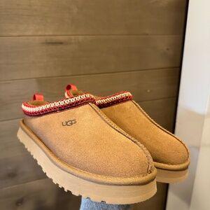 NWOT UGG® Tazz II slippers (Kids 6 or Women's 7.5)